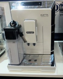 全自動コーヒーマシン「ELETTA」。これでも家庭用です。イタリア人のコーヒー好きは普通