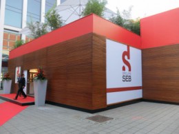 グループセブのIFA2013ブースは、特設の2階建てハウスだ