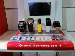 展示してあった5機種。左より、ZeTel(日本未発売)、ZeSplash、ZeFit、ZeWatch2、ZeBracelet2。ほかに、ZeNano、ZePhone、ZeClock(いずれも日本未発売)がある。